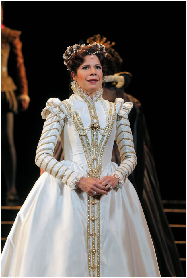 Anna Maria Martinez as Elisabetta in Don Carlo